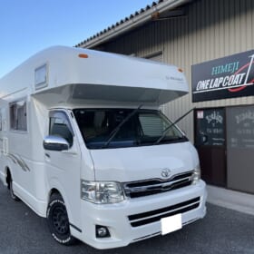 姫路市でのハイエースキャンピングカーのカーコーティング施工風景